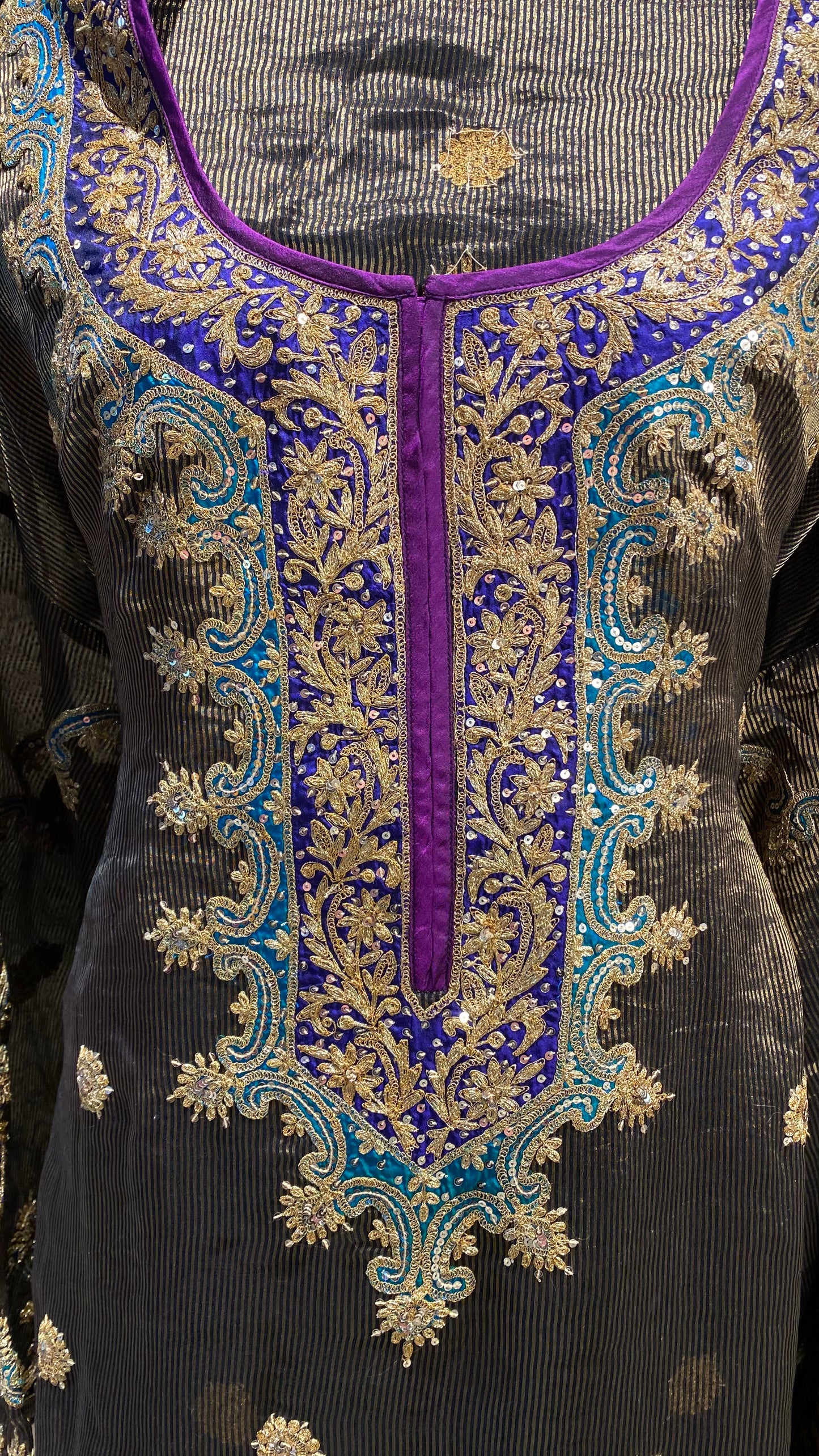 Soft tissue in black and gold