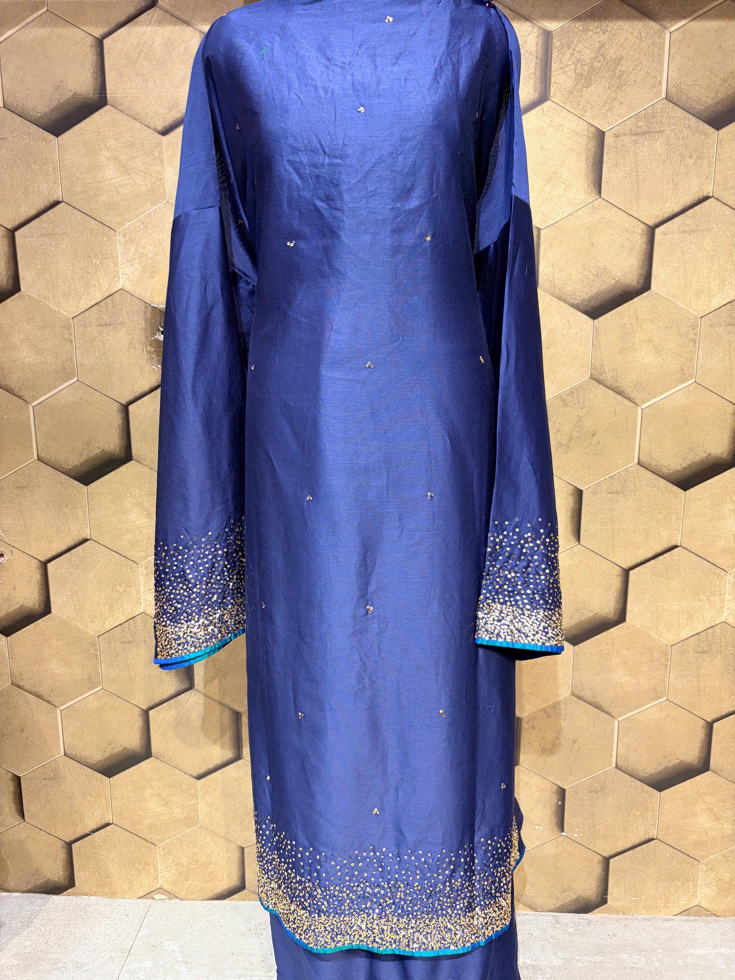 A timeless blend of royalty, shimmer & elegance in exquisite Chanderi β made to make an impression