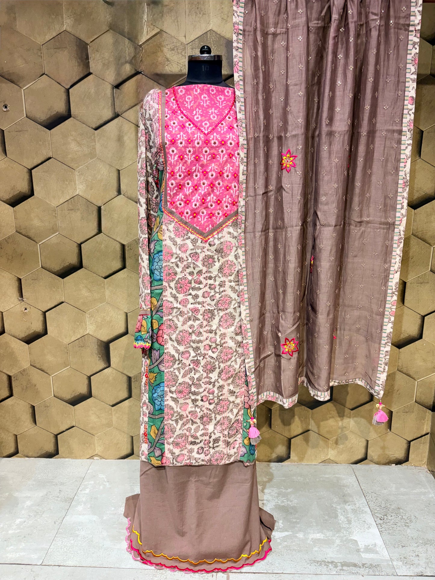 Premium Modal Ensemble with Handcrafted Kalamkari Elegance