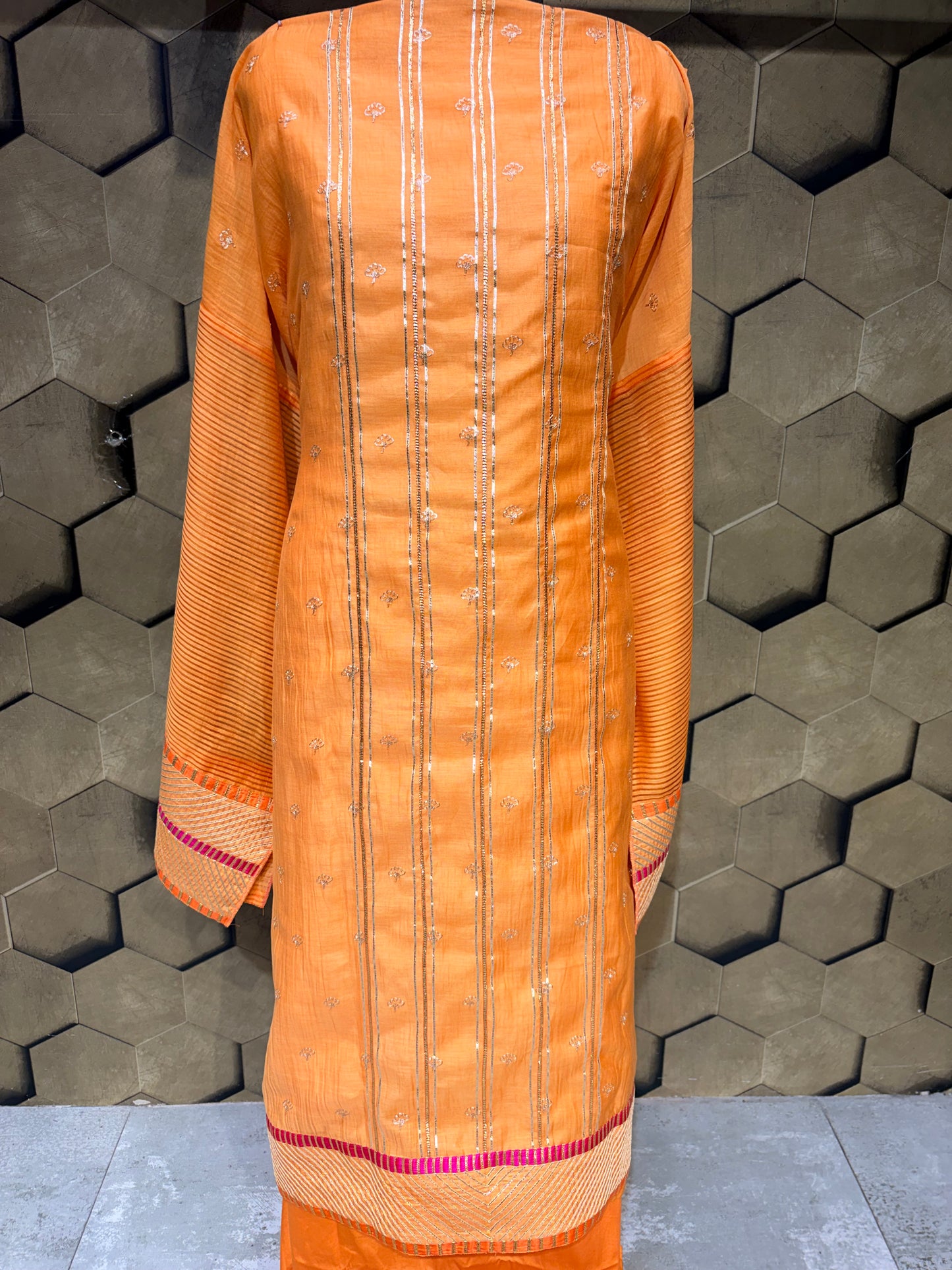 Festive Grace in Mul Chanderi 🧡