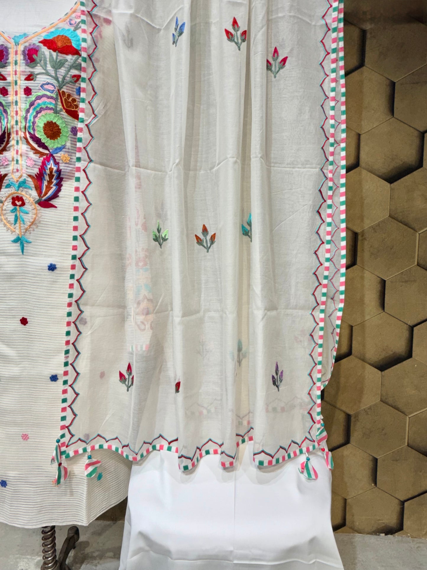 Elegant Mul Chanderi Embroidered Suit Set