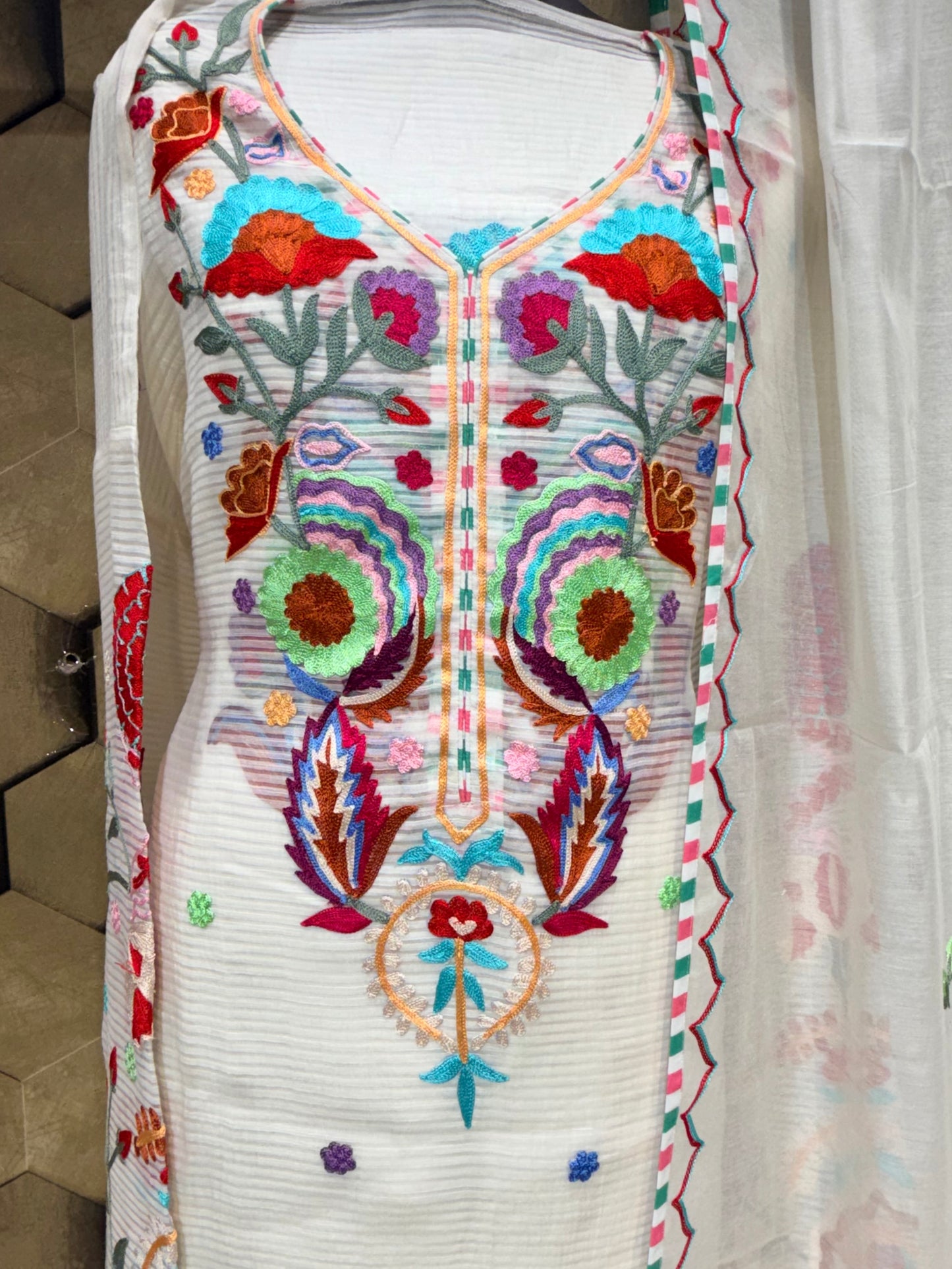 Elegant Mul Chanderi Embroidered Suit Set