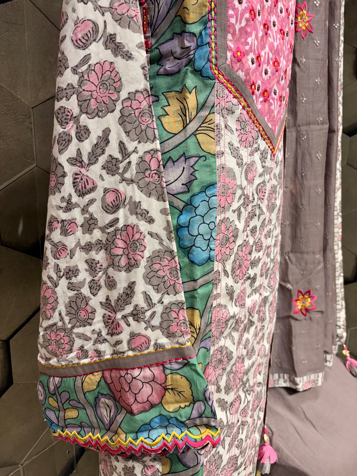Premium Modal Ensemble with Handcrafted Kalamkari Elegance