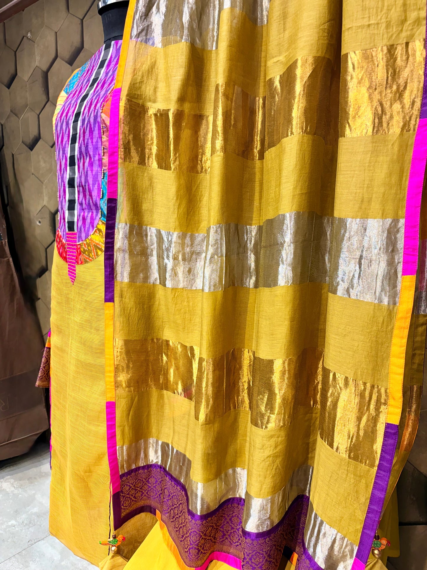 Royal Fusion of Tradition & Contemporary Craftsmanship in Mul Chanderi