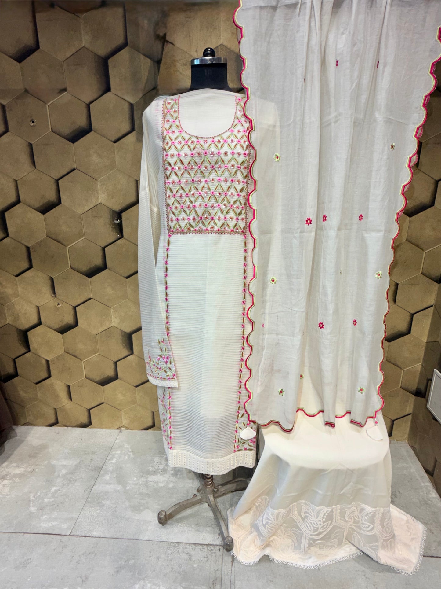 Timeless Elegance in Off-White Mul Chanderi