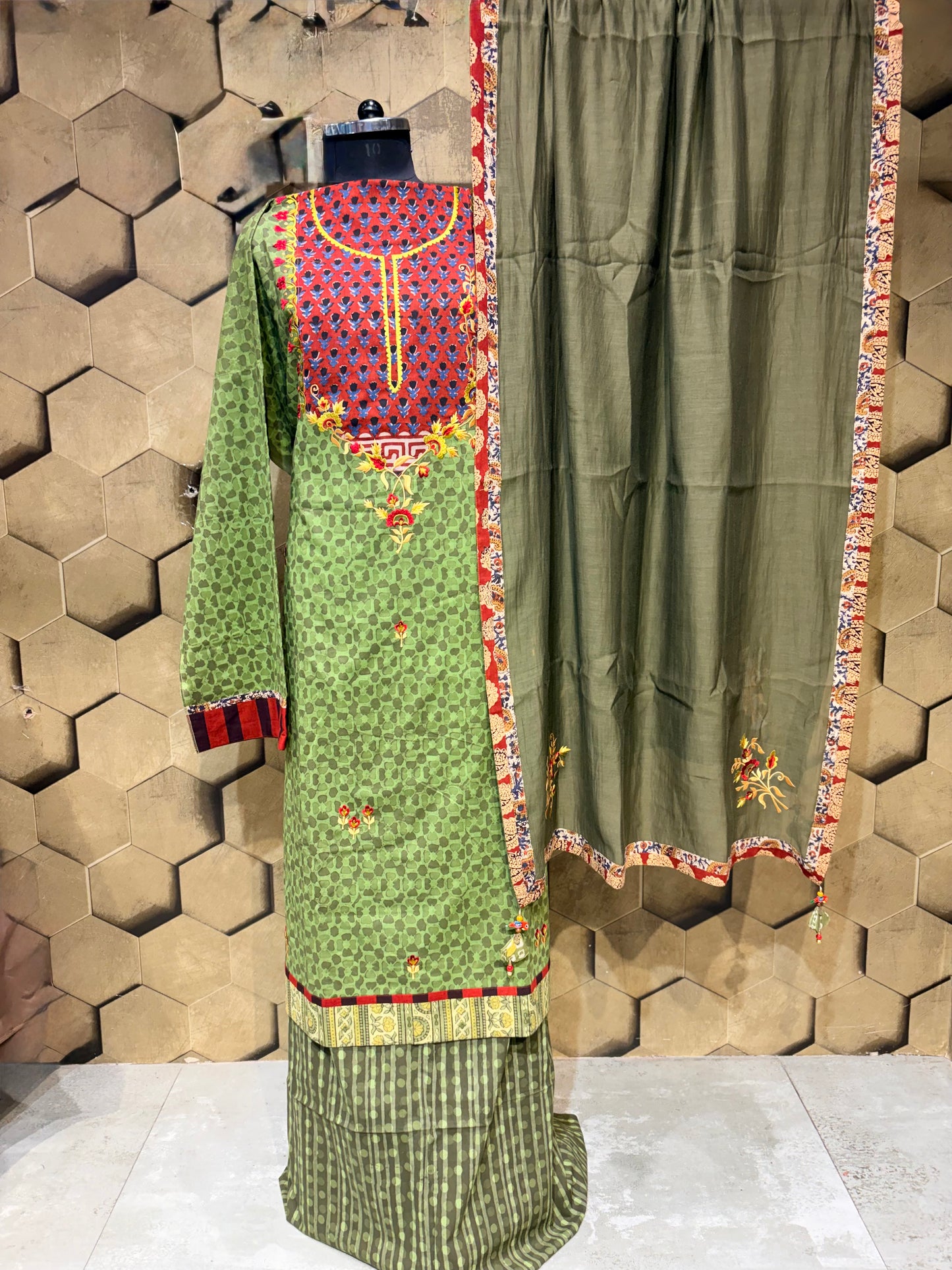 Exquisite Pure Cotton hand block suit set with embroidery