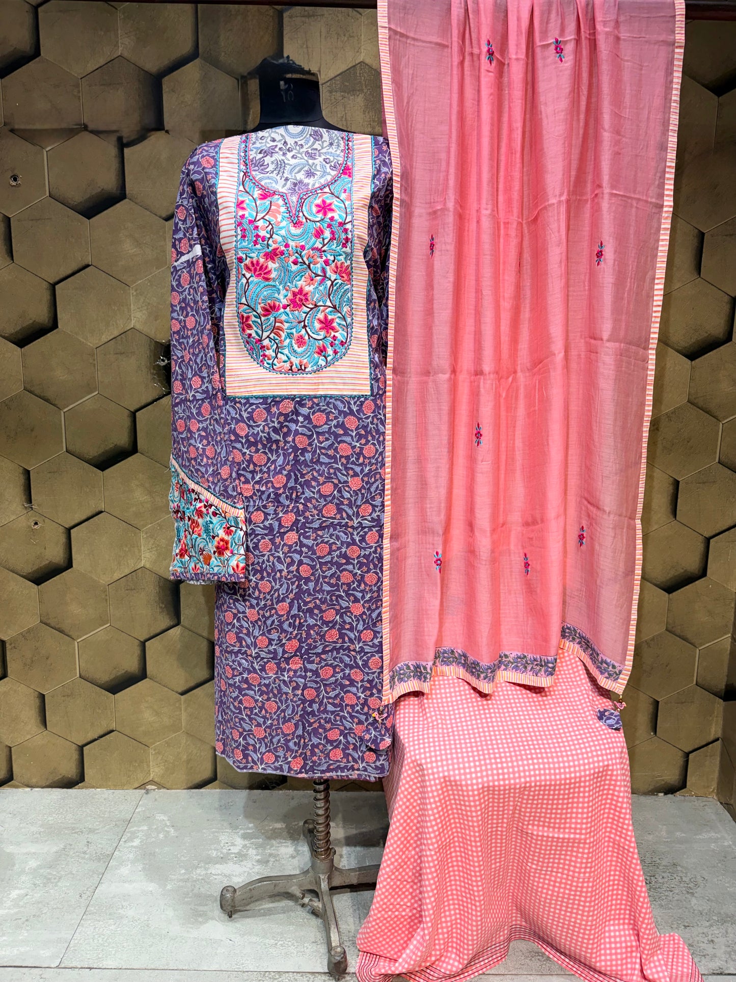 Pure Cotton Handblock with an elegant Floral pattern Suit Set