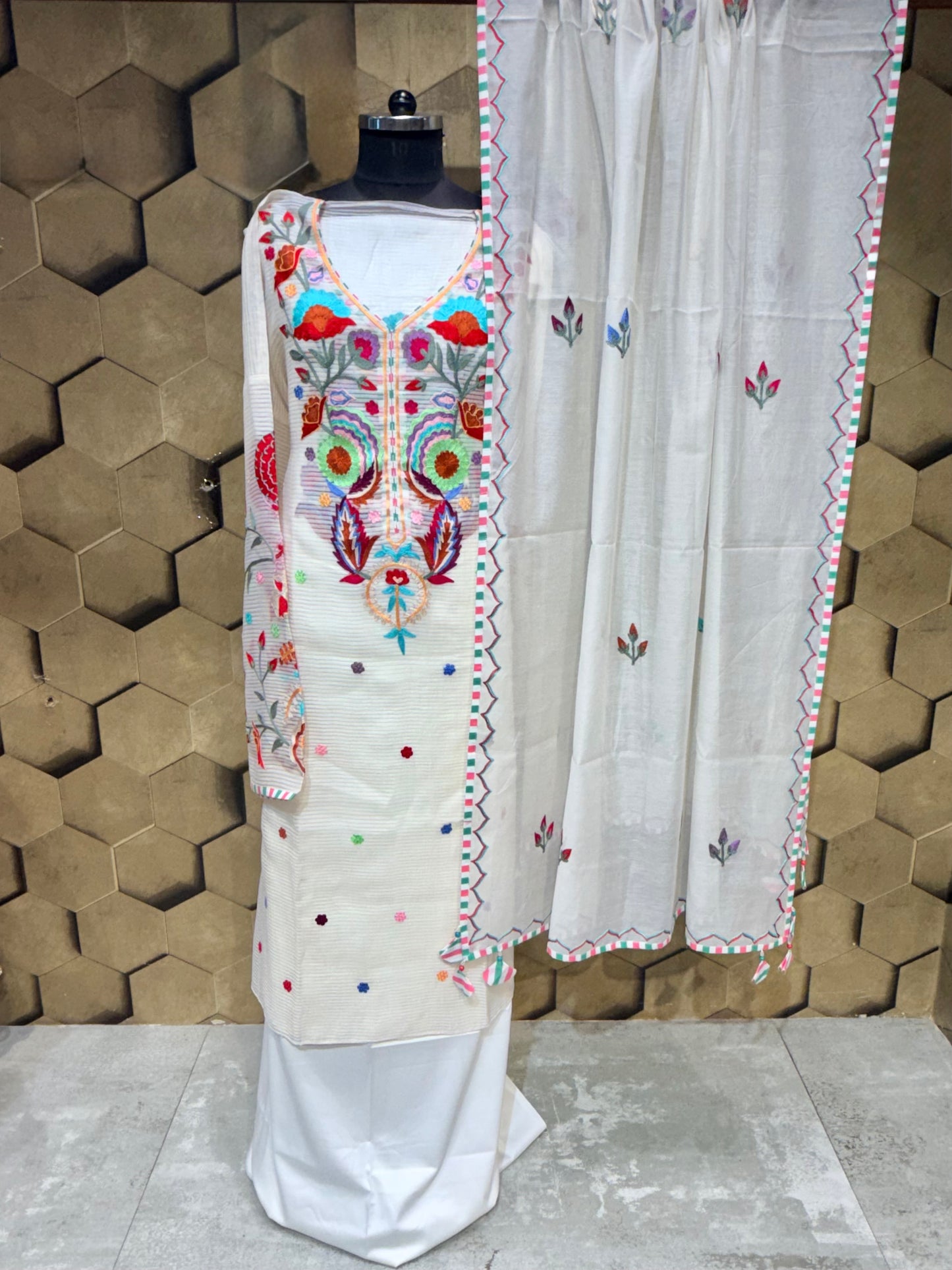 Elegant Mul Chanderi Embroidered Suit Set