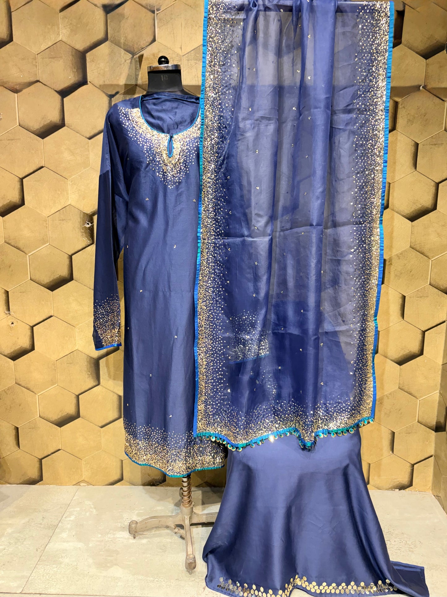 A timeless blend of royalty, shimmer & elegance in exquisite Chanderi — made to make an impression