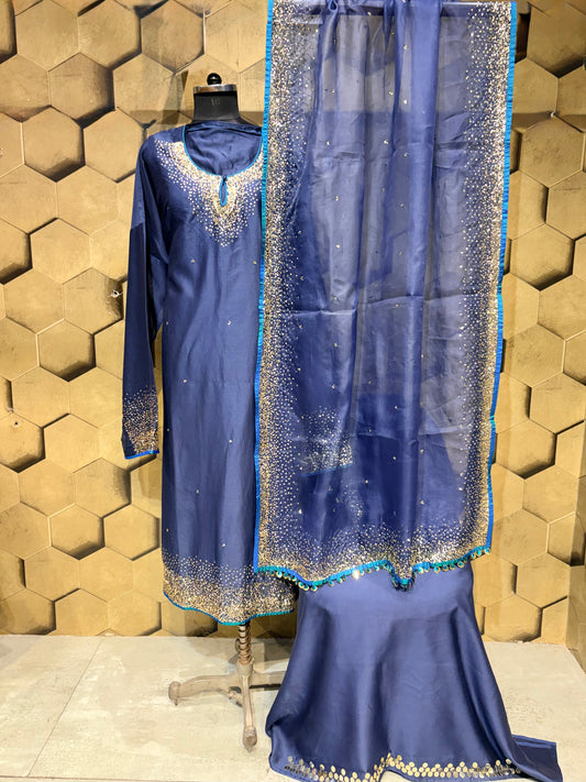A timeless blend of royalty, shimmer & elegance in exquisite Chanderi — made to make an impression