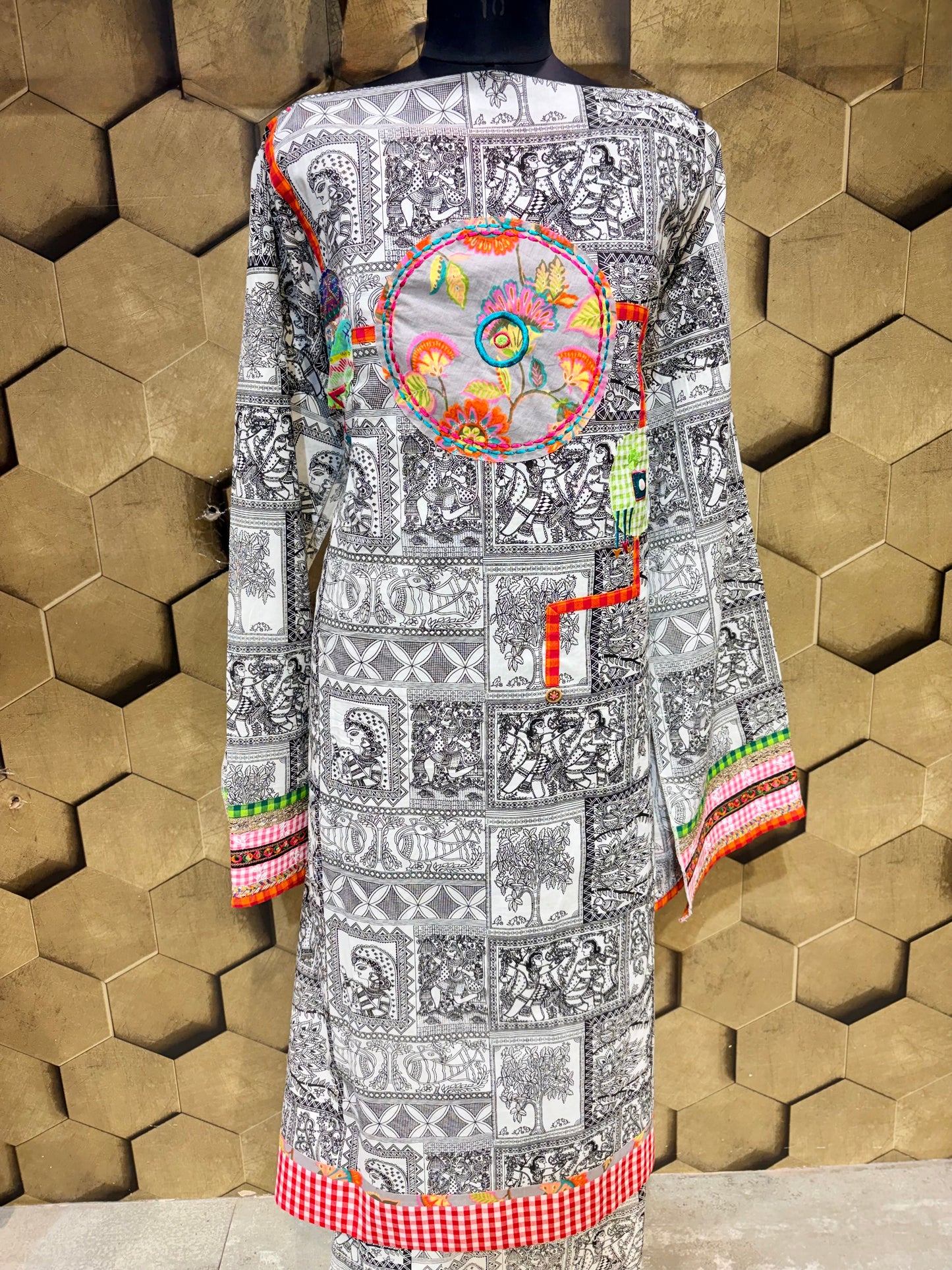 Premium pure cotton Coord set in a timeless black & white Kalamkari print.