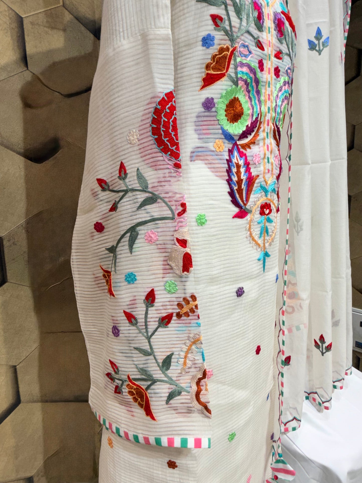 Elegant Mul Chanderi Embroidered Suit Set