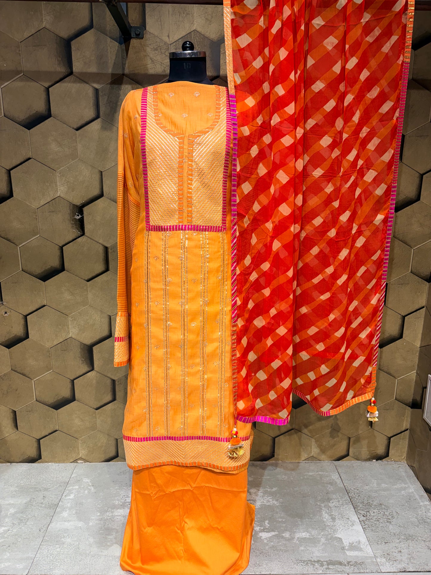 Festive Grace in Mul Chanderi 🧡