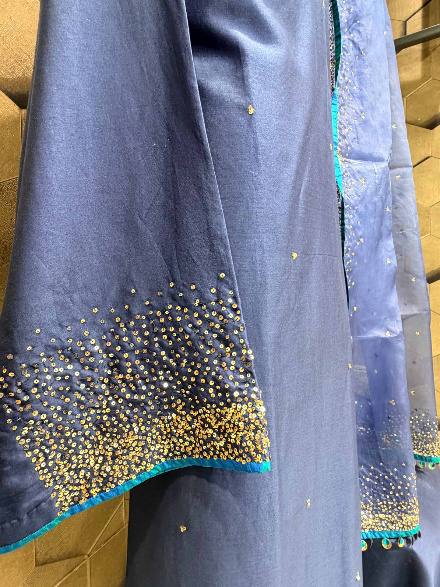 A timeless blend of royalty, shimmer & elegance in exquisite Chanderi — made to make an impression