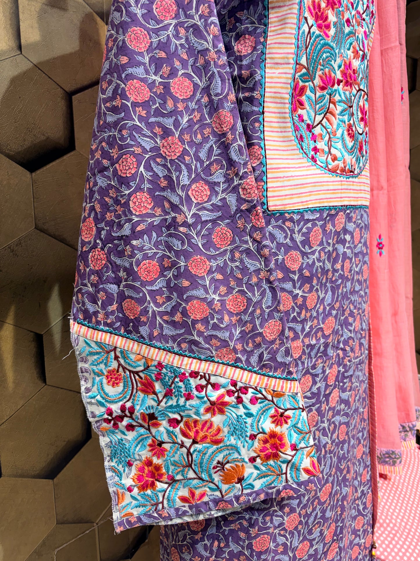 Pure Cotton Handblock with an elegant Floral pattern Suit Set