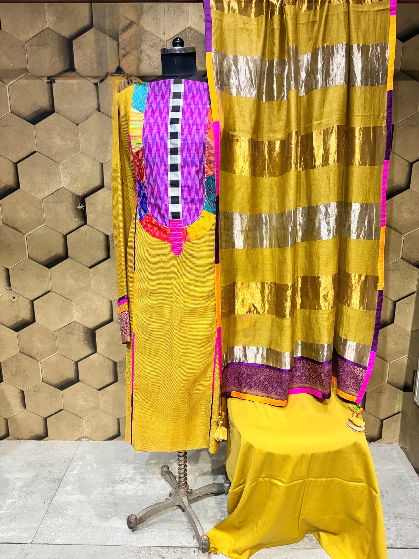 Royal Fusion of Tradition & Contemporary Craftsmanship in Mul Chanderi