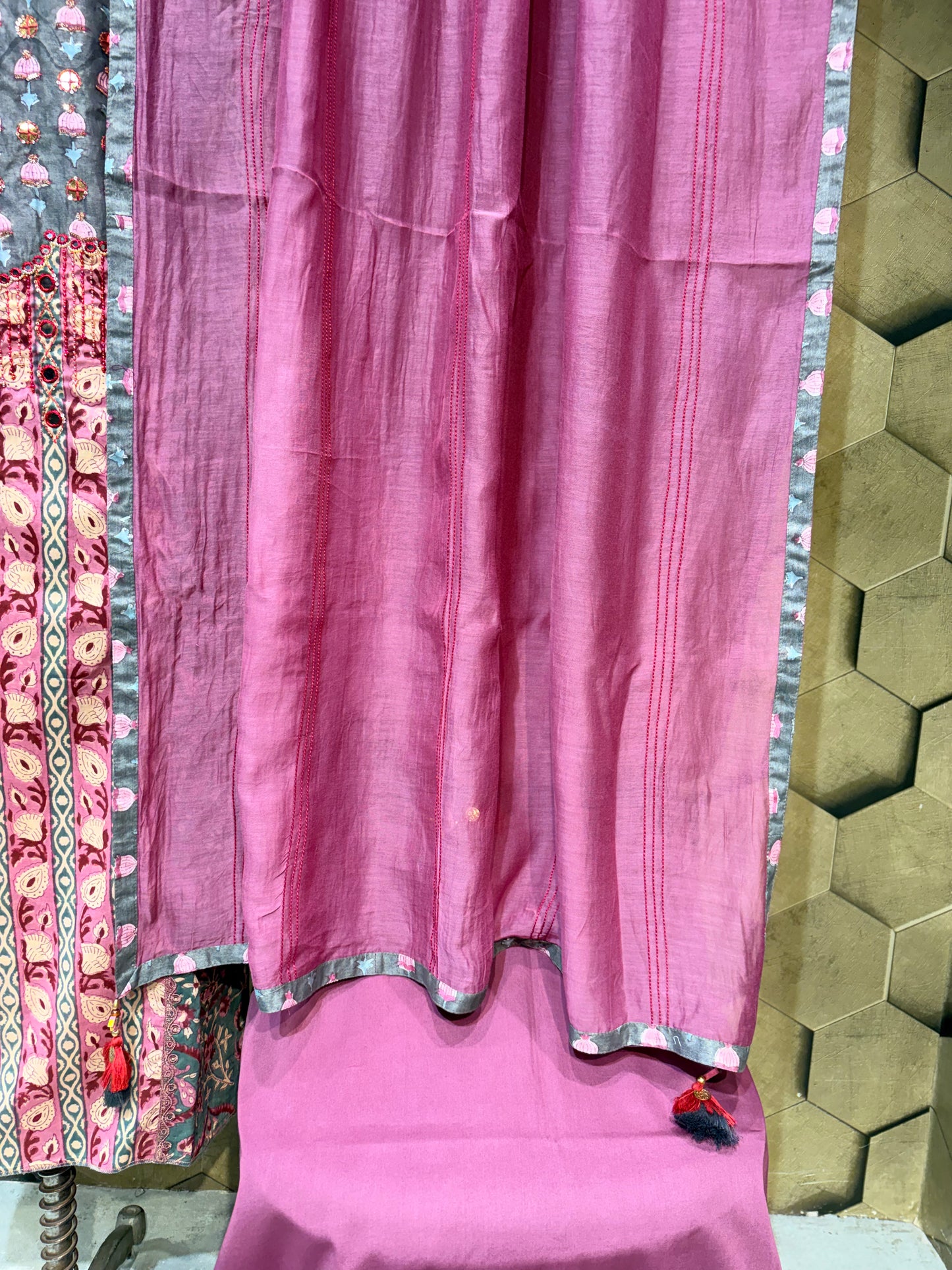 Premium pure cotton in an elegant combination of soft grey and deep onion pink tones