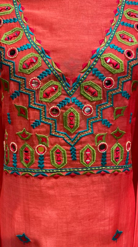 Mul Chanderi outfit with resham embroidery