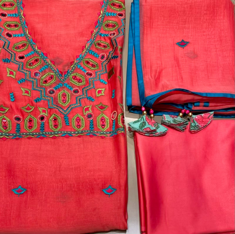 Mul Chanderi outfit with resham embroidery