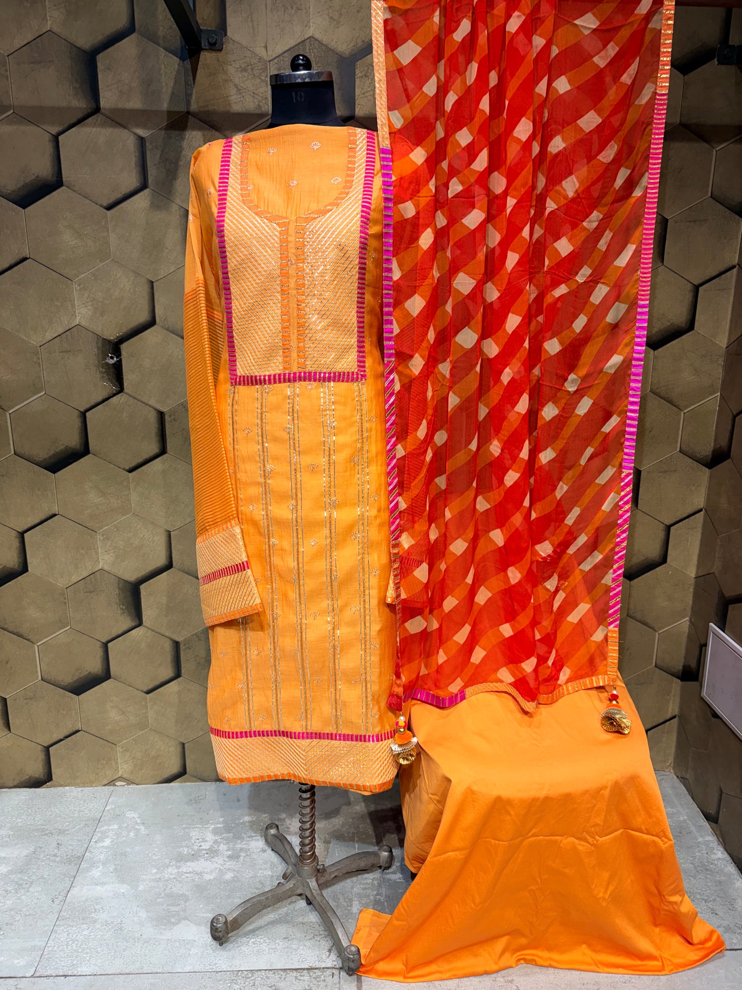 Festive Grace in Mul Chanderi 🧡