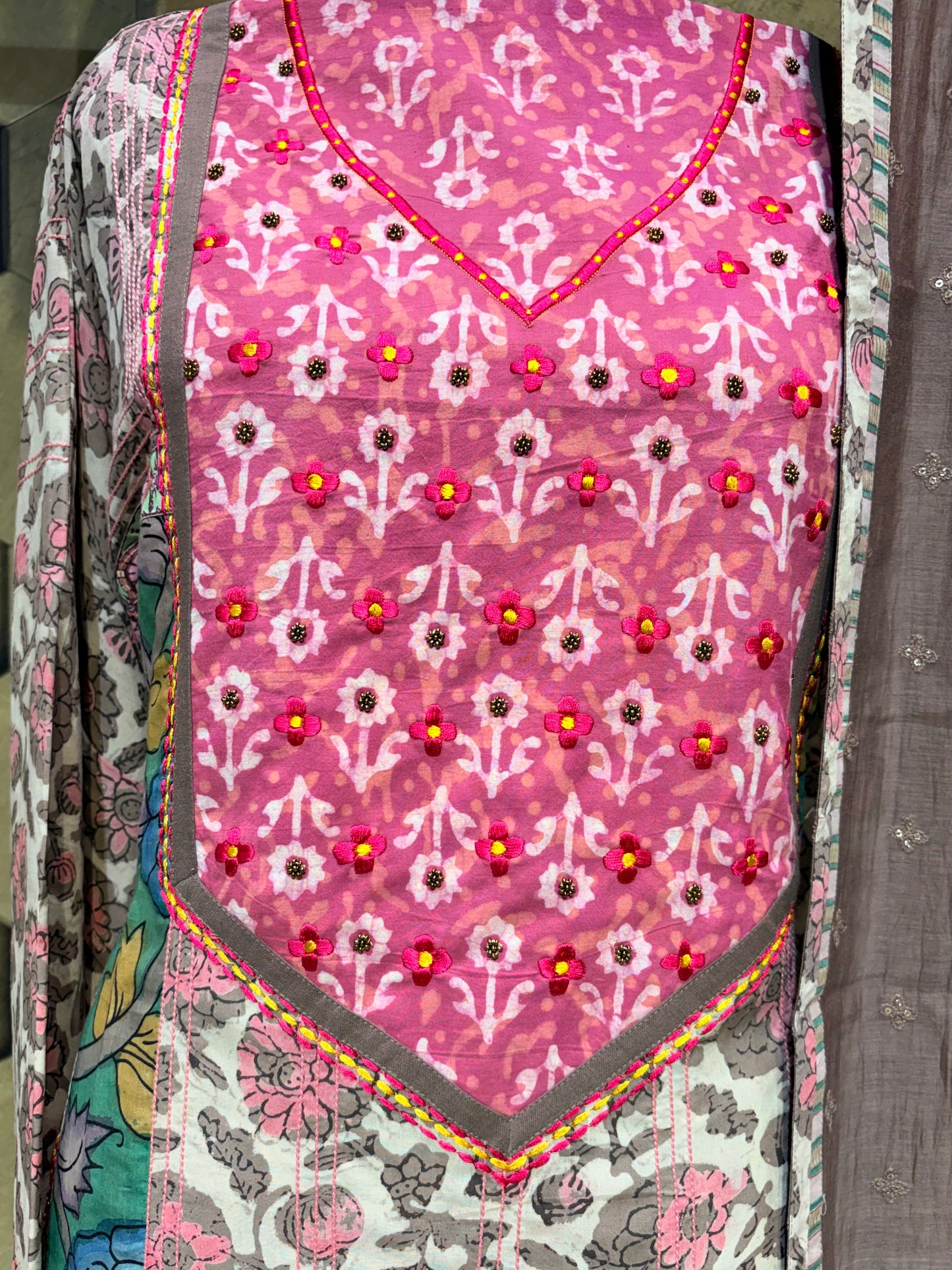 Premium Modal Ensemble with Handcrafted Kalamkari Elegance