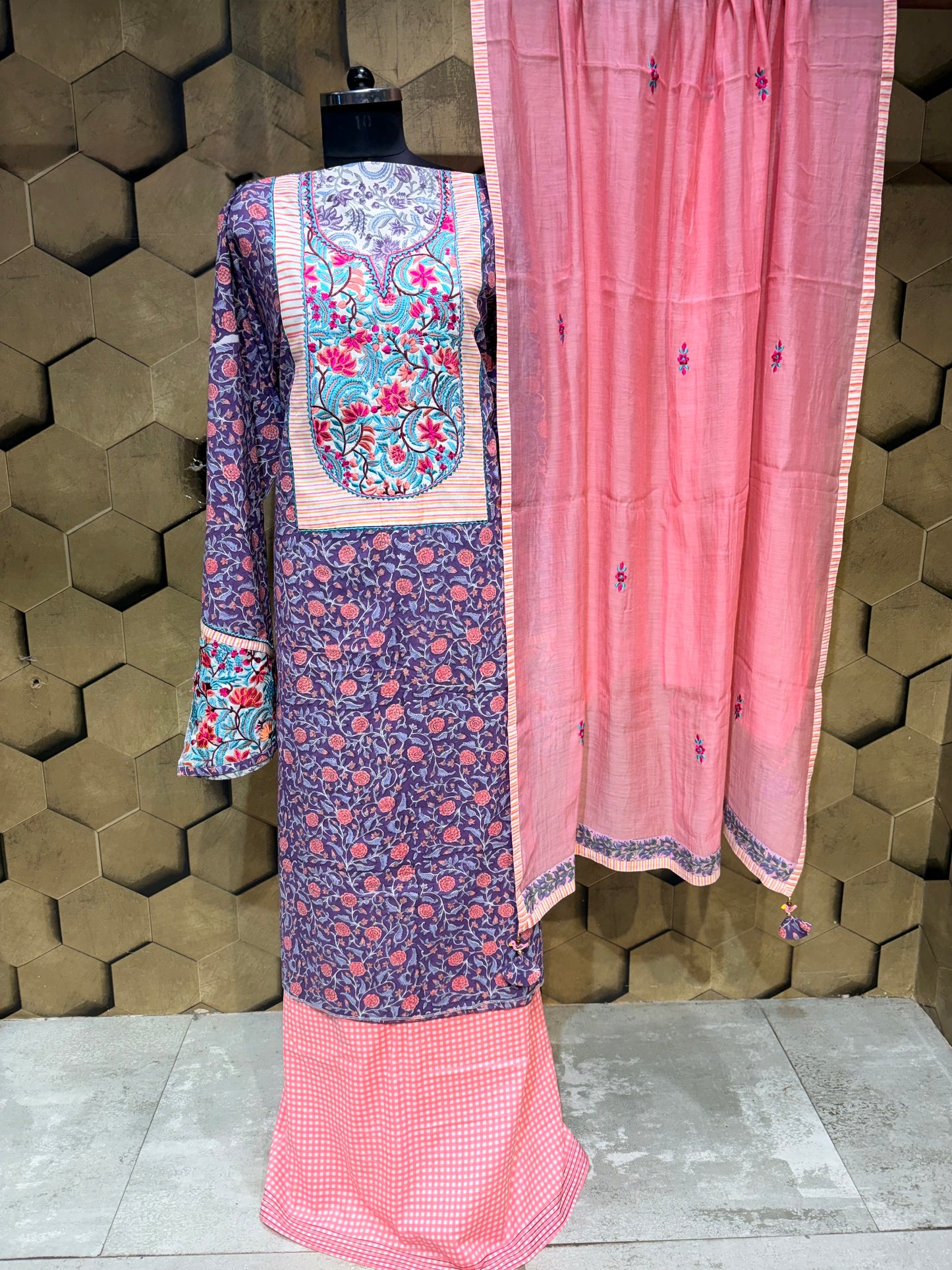 Pure Cotton Handblock with an elegant Floral pattern Suit Set