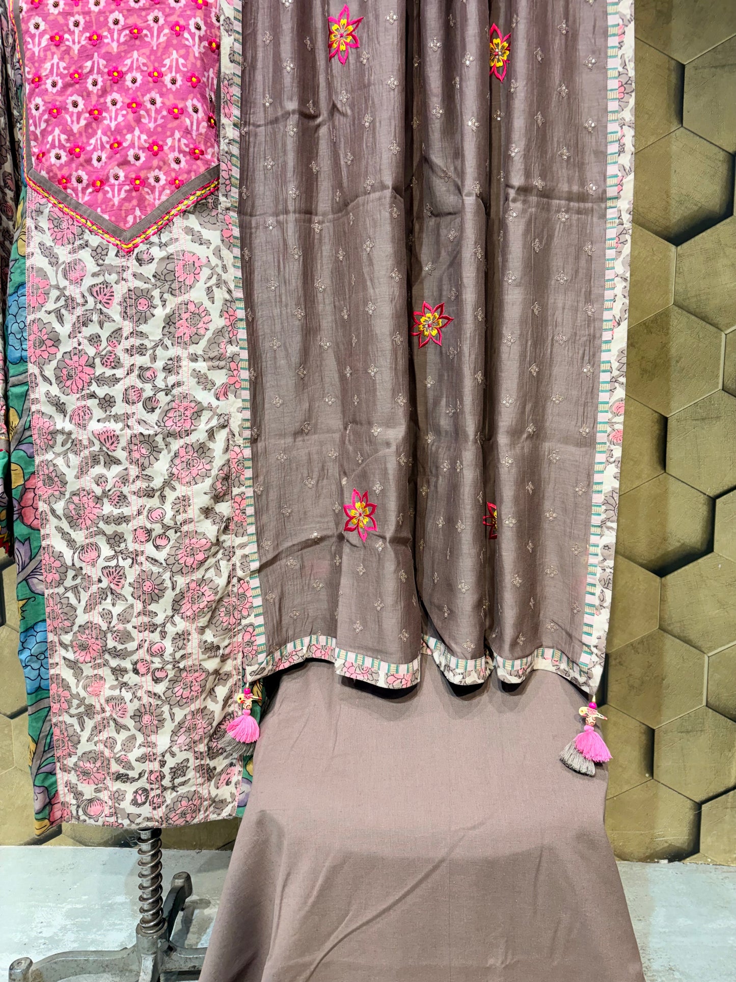 Premium Modal Ensemble with Handcrafted Kalamkari Elegance