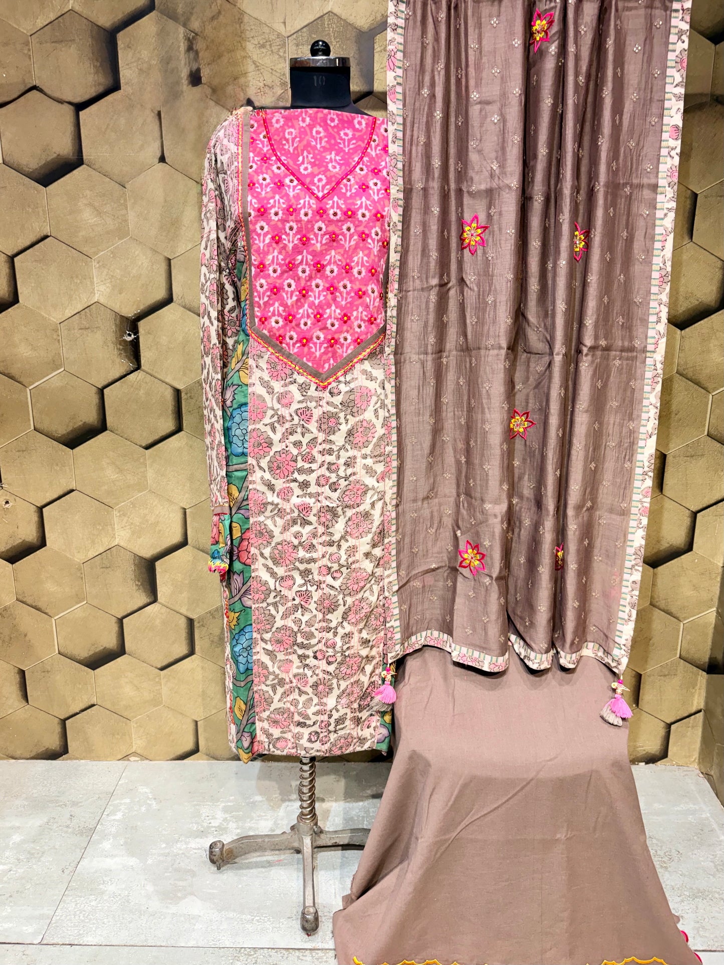 Premium Modal Ensemble with Handcrafted Kalamkari Elegance