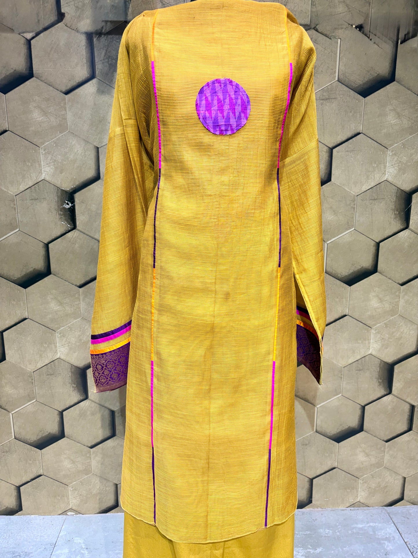 Royal Fusion of Tradition & Contemporary Craftsmanship in Mul Chanderi
