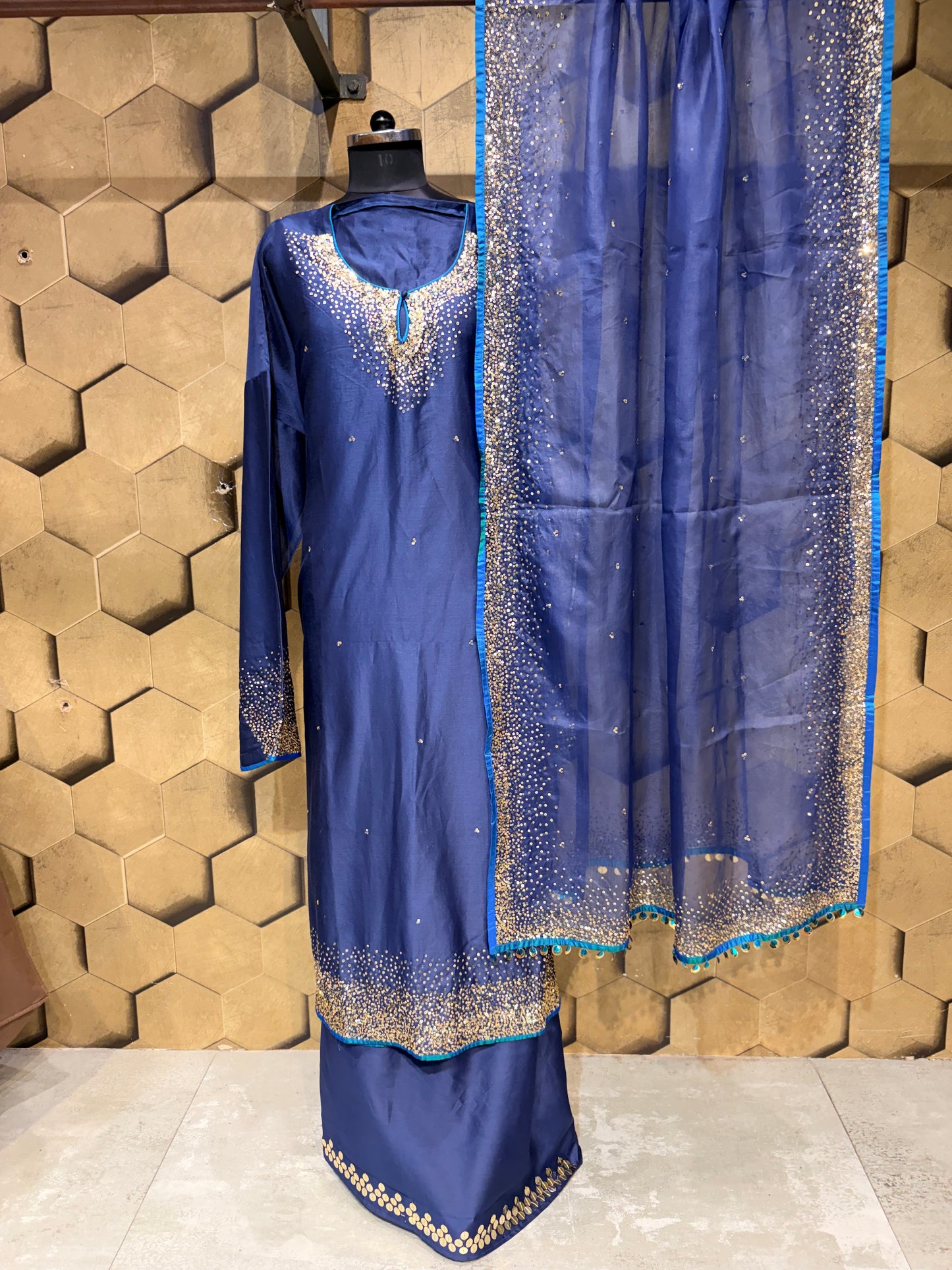 A timeless blend of royalty, shimmer & elegance in exquisite Chanderi — made to make an impression