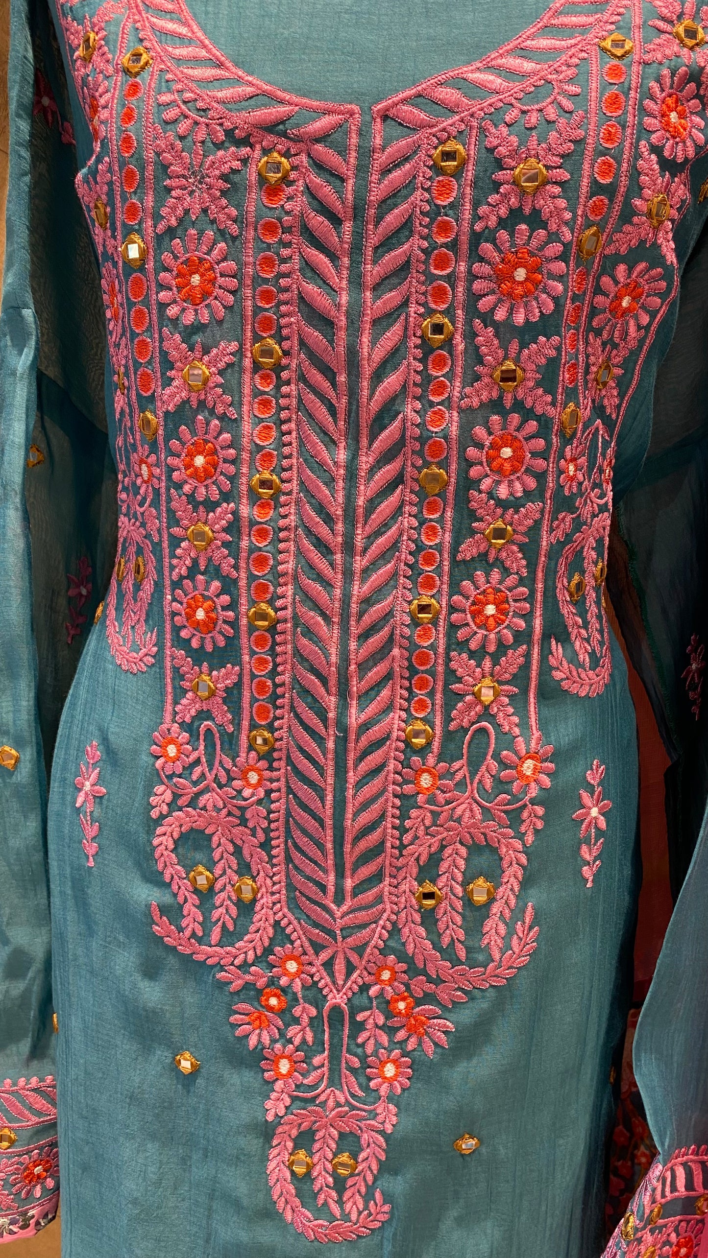 An elegant colour combo in mul chanderi