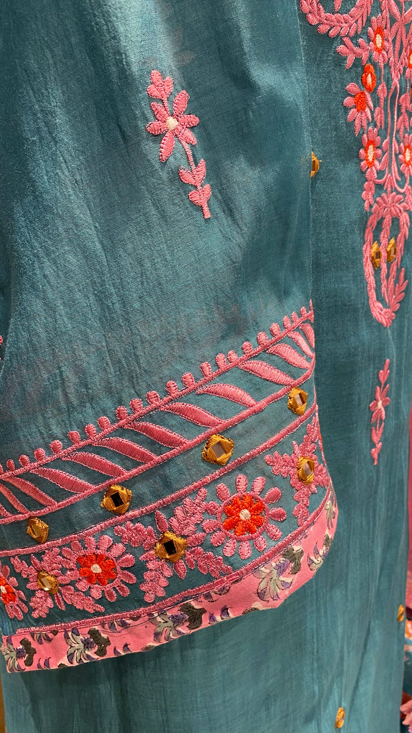 An elegant colour combo in mul chanderi